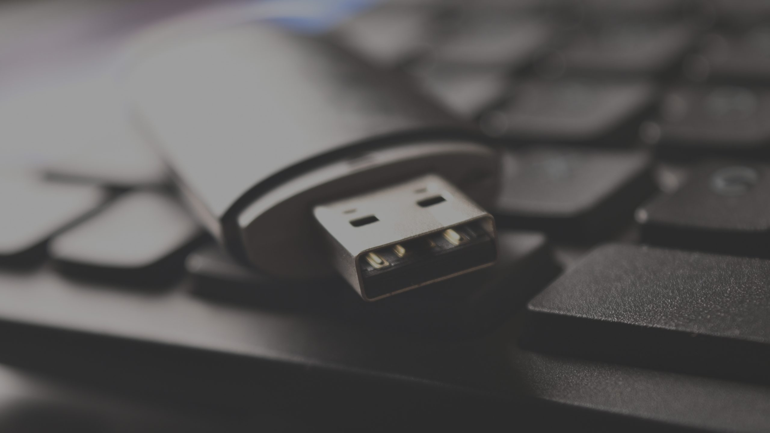 Puerto USB: los riesgos que puede esconder un simple conector — Perallis  Security